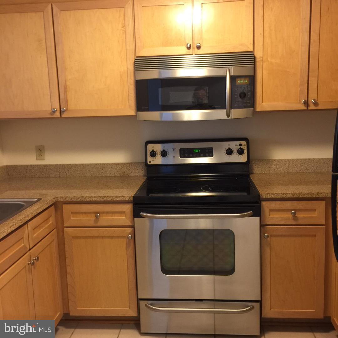 1150 K Street Northwest, Unit 1010 Washington, DC 20005 - Photo 3 of 15 Kitchen)