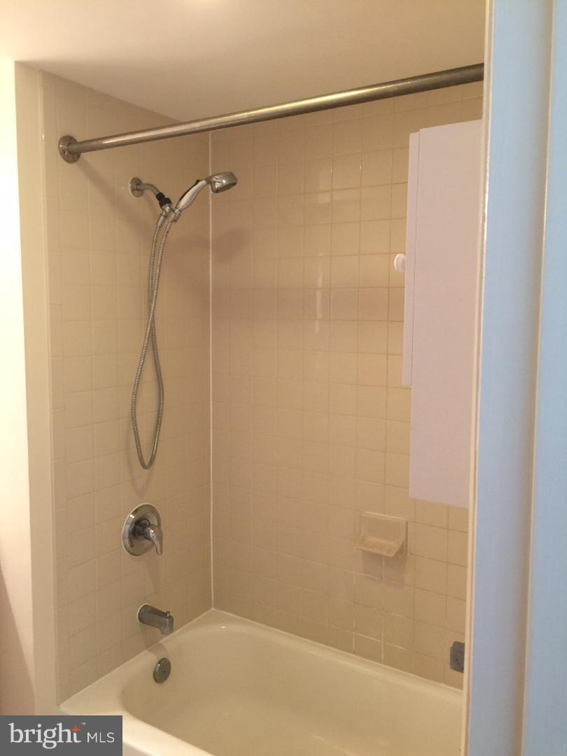 1150 K Street Northwest, Unit 1010 Washington, DC 20005 - Photo 8 of 15 Bath(Master)