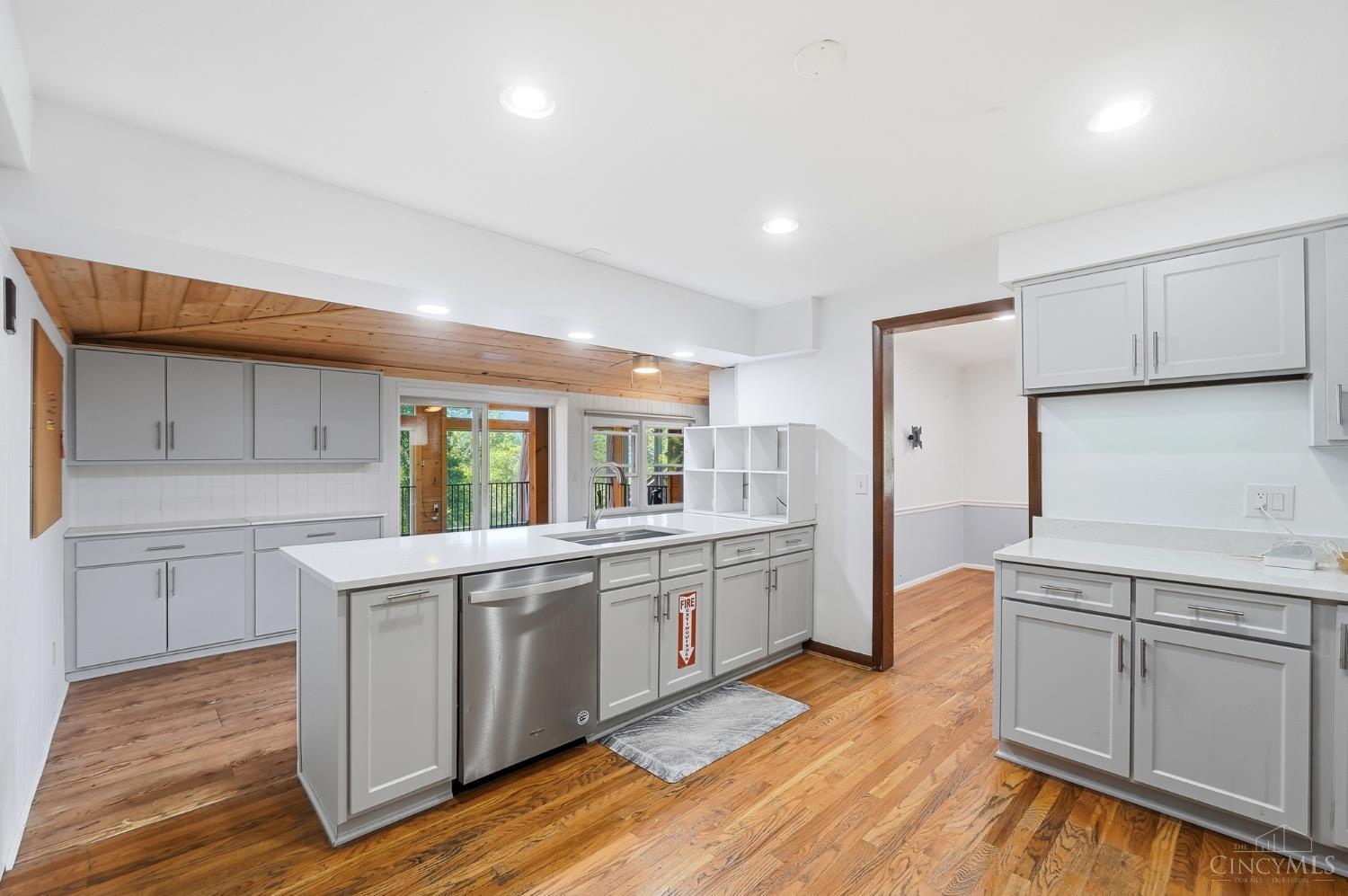 4605 Boomer Road Cincinnati, OH 45247 - Photo 10 of 69 Gallery Image 10
