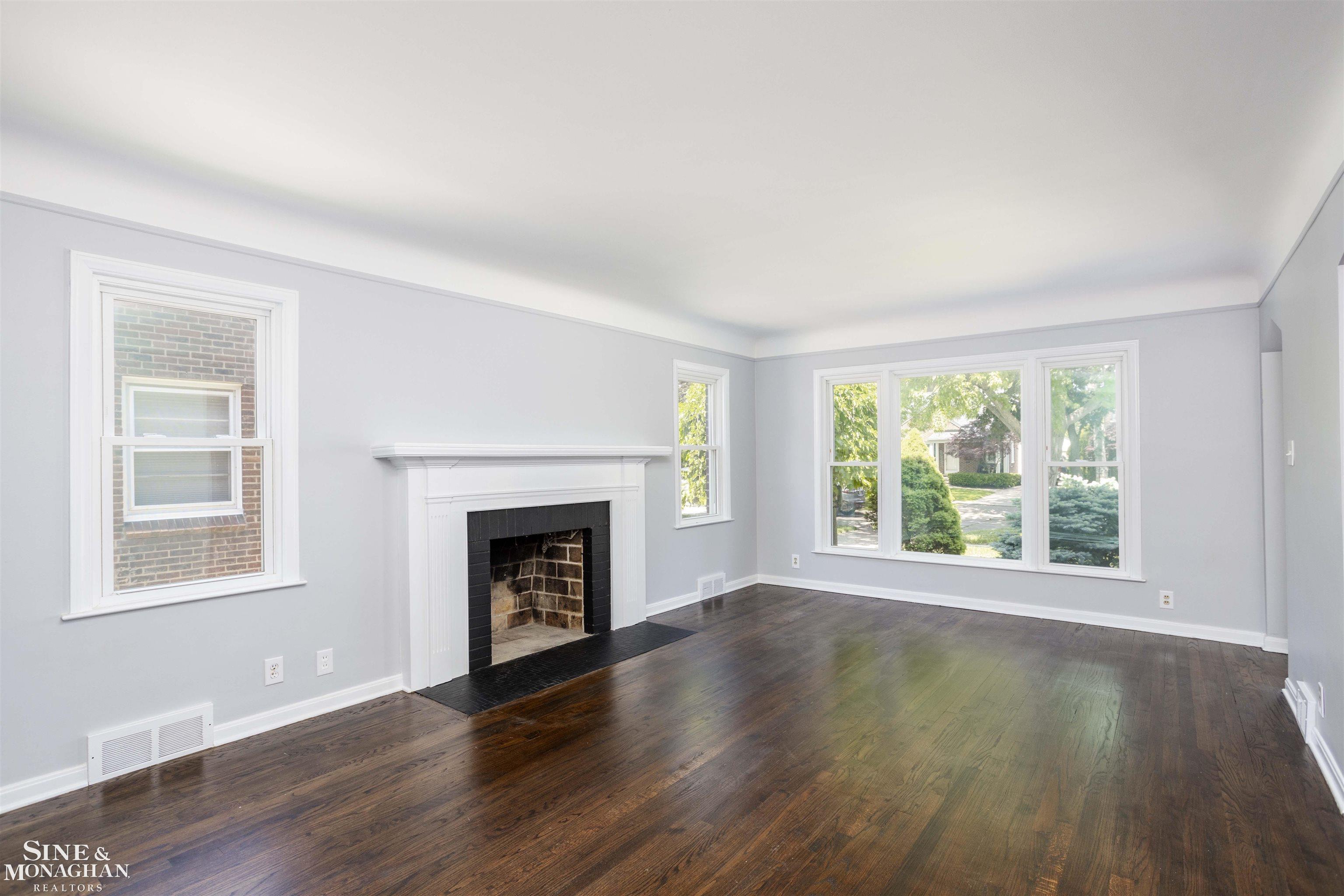 377 Ridgemont Road Grosse Pointe Farms, MI 48236 - Photo 2 of 36