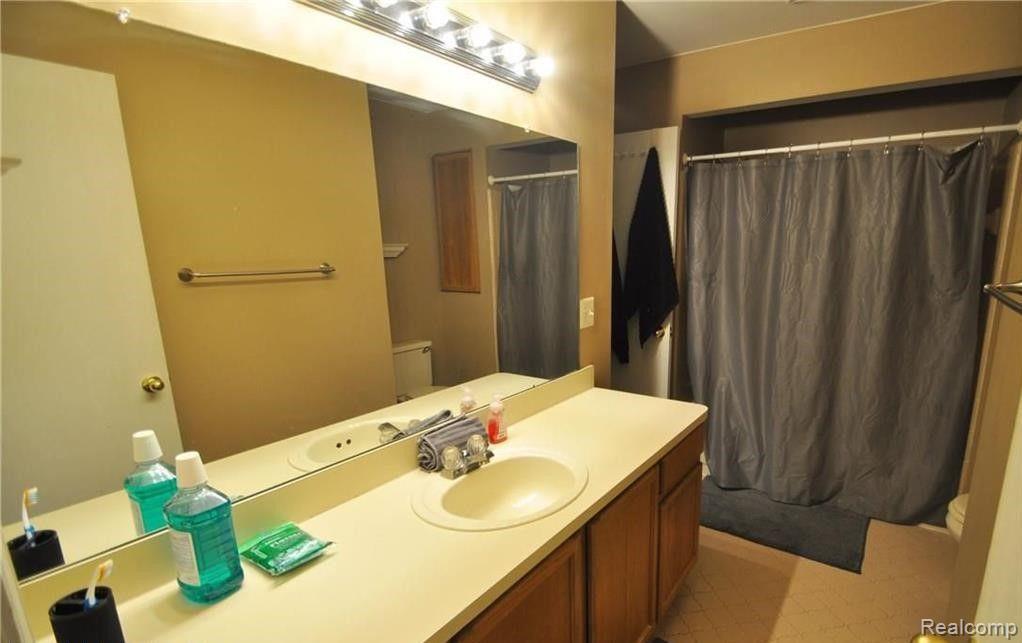 1535 Streamwood Court Rochester Hills, MI 48307 - Photo 8 of 13