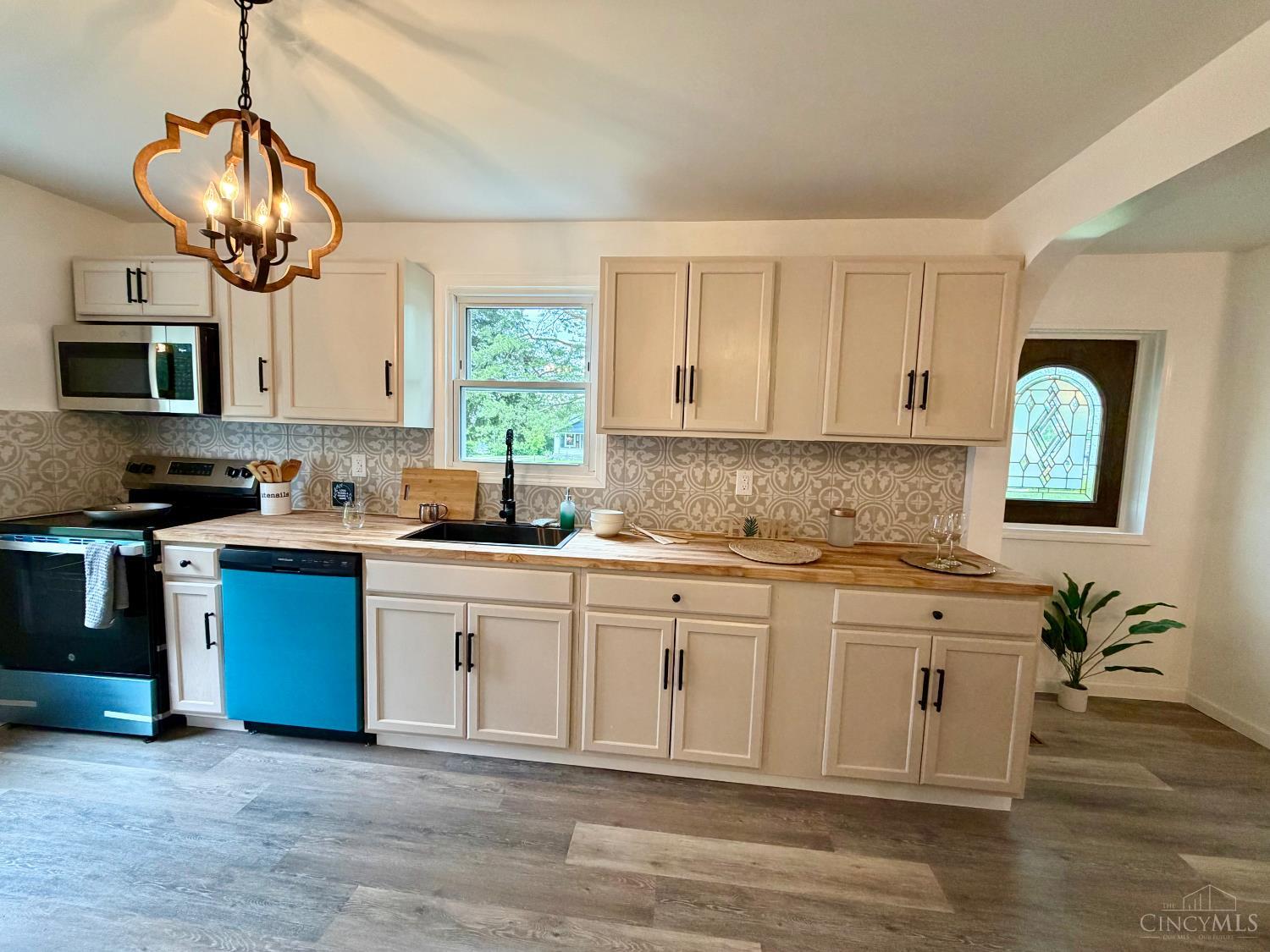 1194 Old Oxford Road Hamilton, OH 45013 - Photo 3 of 14