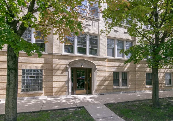 $1,550 | 3537 North Troy Street, Unit 3, Chicago, IL 60618