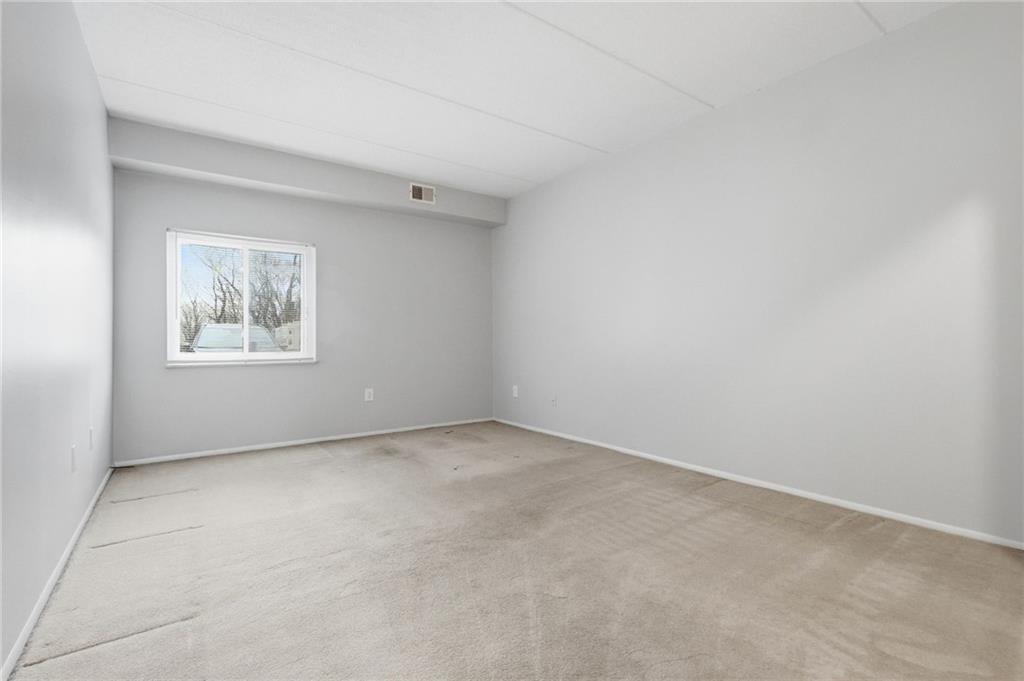 5600 Munhall Road, Unit 202 Pittsburgh, PA 15217 - Photo 13 of 24 an empty room with windows