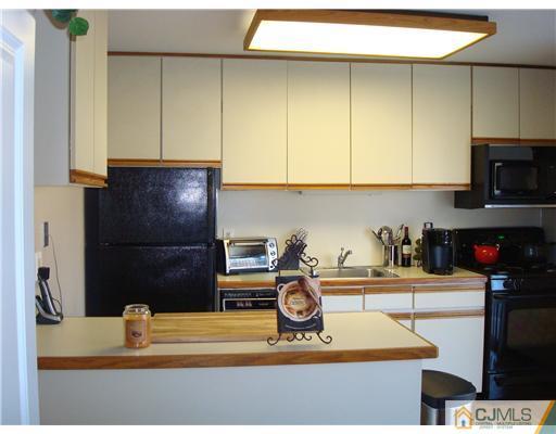438 Probasco Road Hightstown, NJ 08520 - Photo 6 of 11