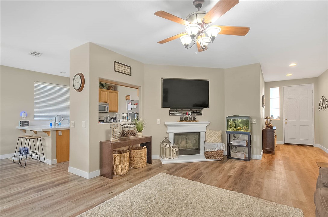 611 Glory Street San Jacinto, CA 92583 - Photo 12 of 58 Living Room