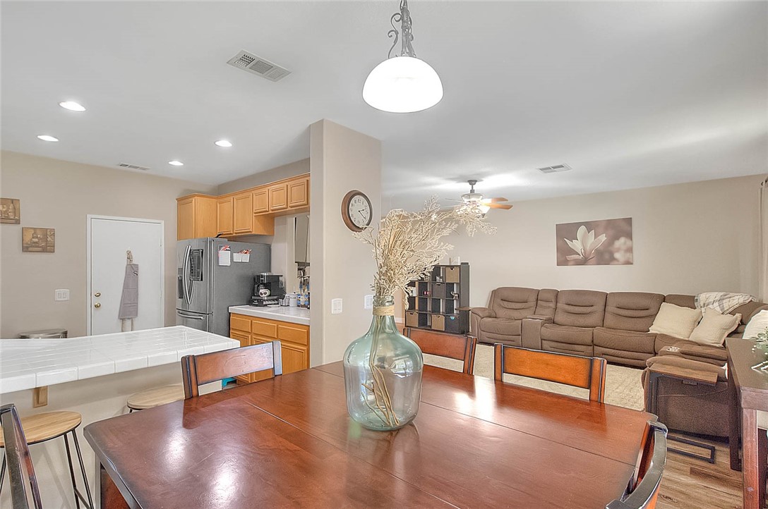 611 Glory Street San Jacinto, CA 92583 - Photo 18 of 58 Dining/Living Room