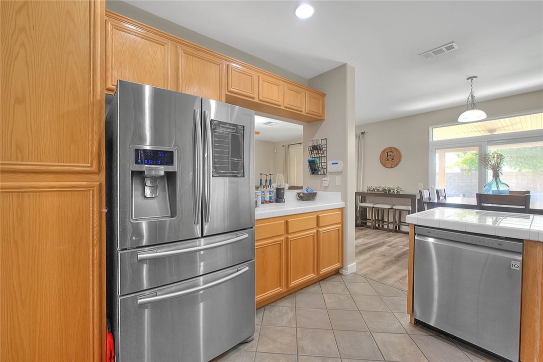 611 Glory Street San Jacinto, CA 92583 - Photo 22 of 58 Kitchen