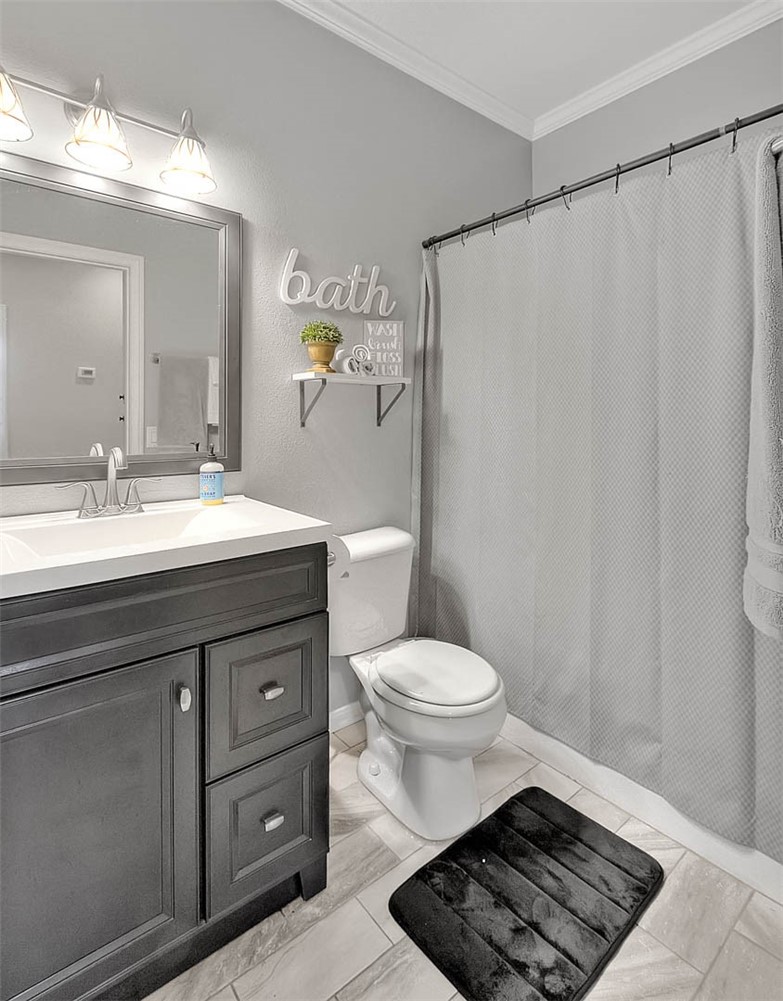 611 Glory Street San Jacinto, CA 92583 - Photo 32 of 58 Hall Bathroom