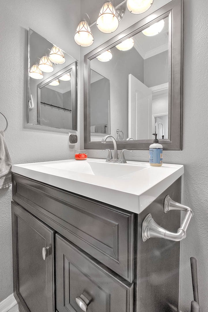 611 Glory Street San Jacinto, CA 92583 - Photo 34 of 58 Hall Bathroom