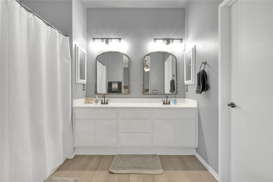 611 Glory Street San Jacinto, CA 92583 - Photo 43 of 58 Primary Bathroom