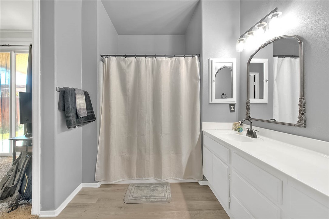 611 Glory Street San Jacinto, CA 92583 - Photo 45 of 58 Primary Bathroom