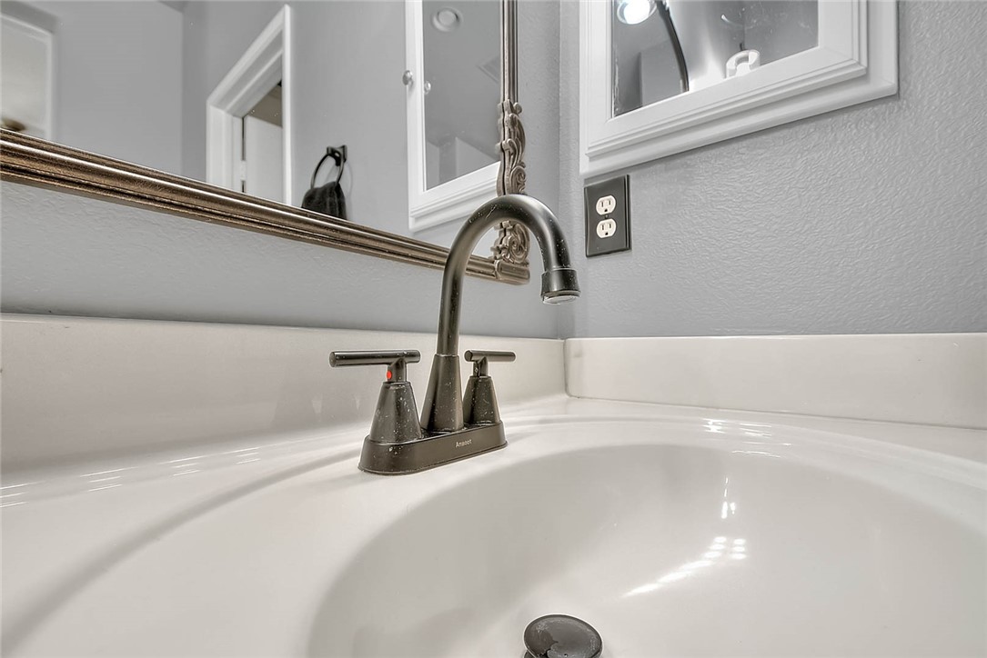 611 Glory Street San Jacinto, CA 92583 - Photo 46 of 58 Primary Bathroom