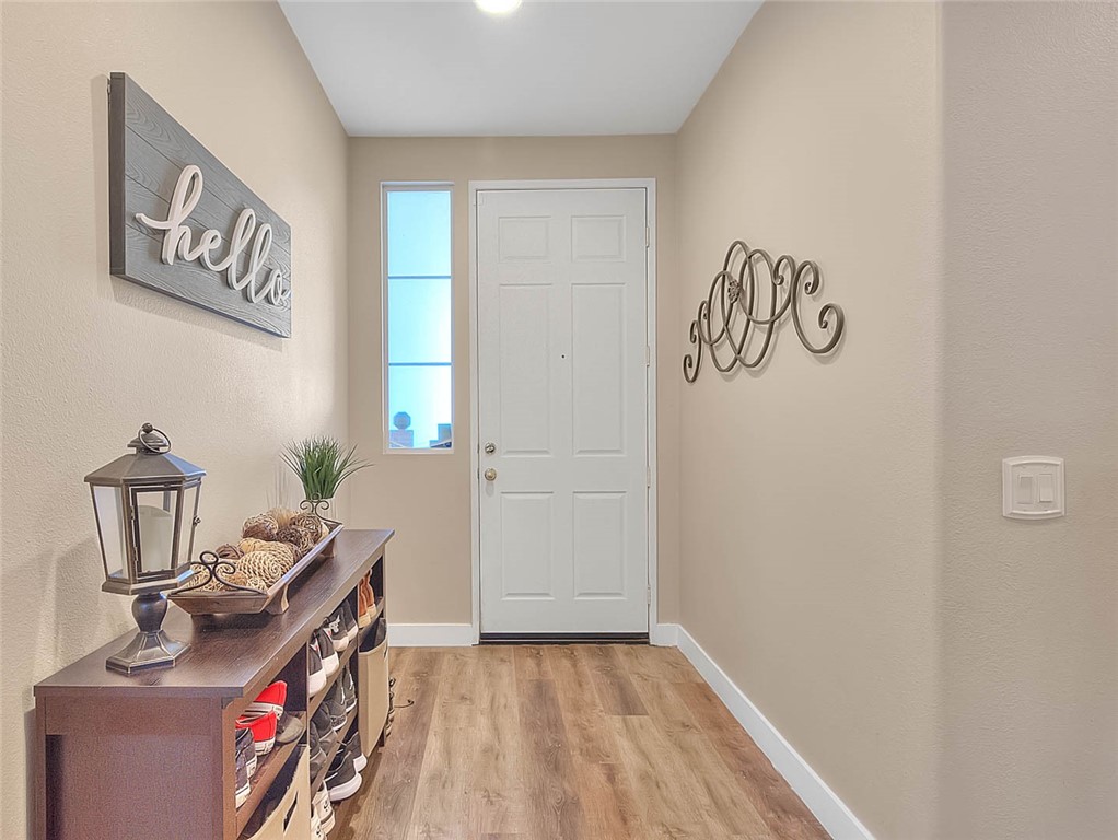 611 Glory Street San Jacinto, CA 92583 - Photo 8 of 58 Foyer