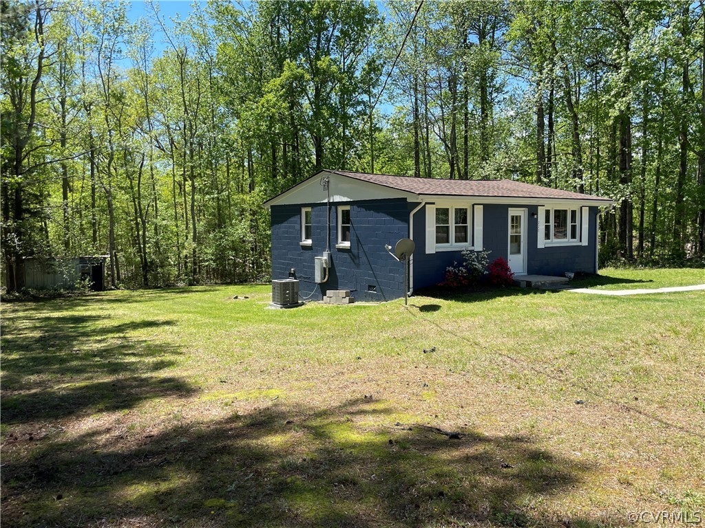 228 Beech Forest Road Kenbridge, VA 23944 - Photo 3 of 23 a front view of a house with a garden