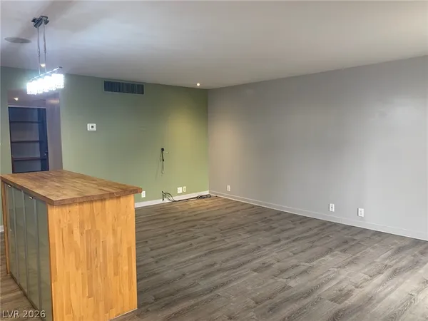 $1,400 | 3111 Bel Air Drive, Unit 211, Las Vegas, NV 89109
