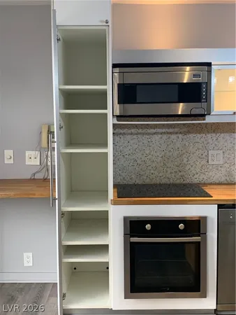 $1,400 | 3111 Bel Air Drive, Unit 211, Las Vegas, NV 89109