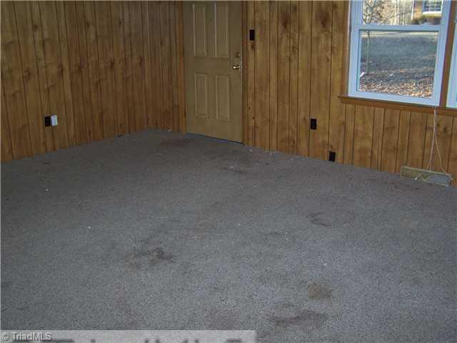 311 Ralph Miller Road Lexington, NC 27295 - Photo 2 of 5 Living Room.
