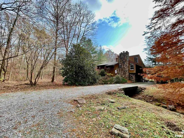 $449,900 | 61 Schack Road, Murphysboro, IL 62966