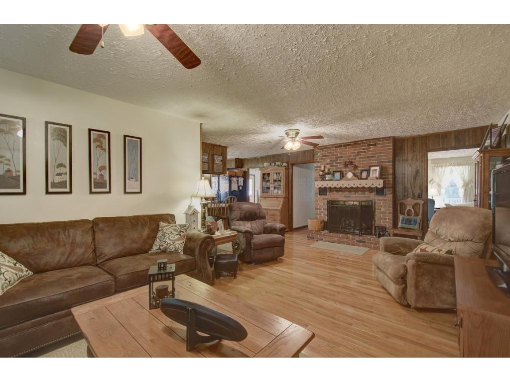 3734 Purchase Ridge Road Duffield, VA 24244 - Photo 16 of 36 Circles to Sitting Room and BR