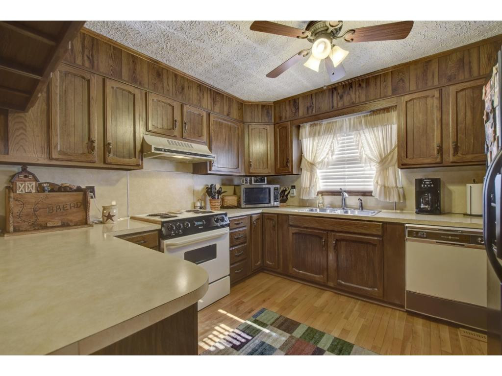 3734 Purchase Ridge Road Duffield, VA 24244 - Photo 18 of 36 Open Kitchen Beautifu Cabinets