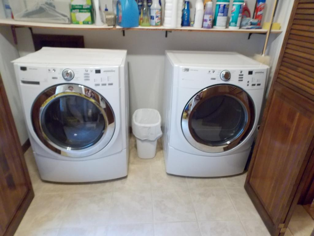 3734 Purchase Ridge Road Duffield, VA 24244 - Photo 20 of 36 Laundry in Main Floor Bath