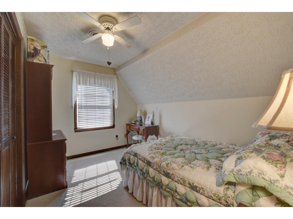3734 Purchase Ridge Road Duffield, VA 24244 - Photo 26 of 36 1st Bedroom