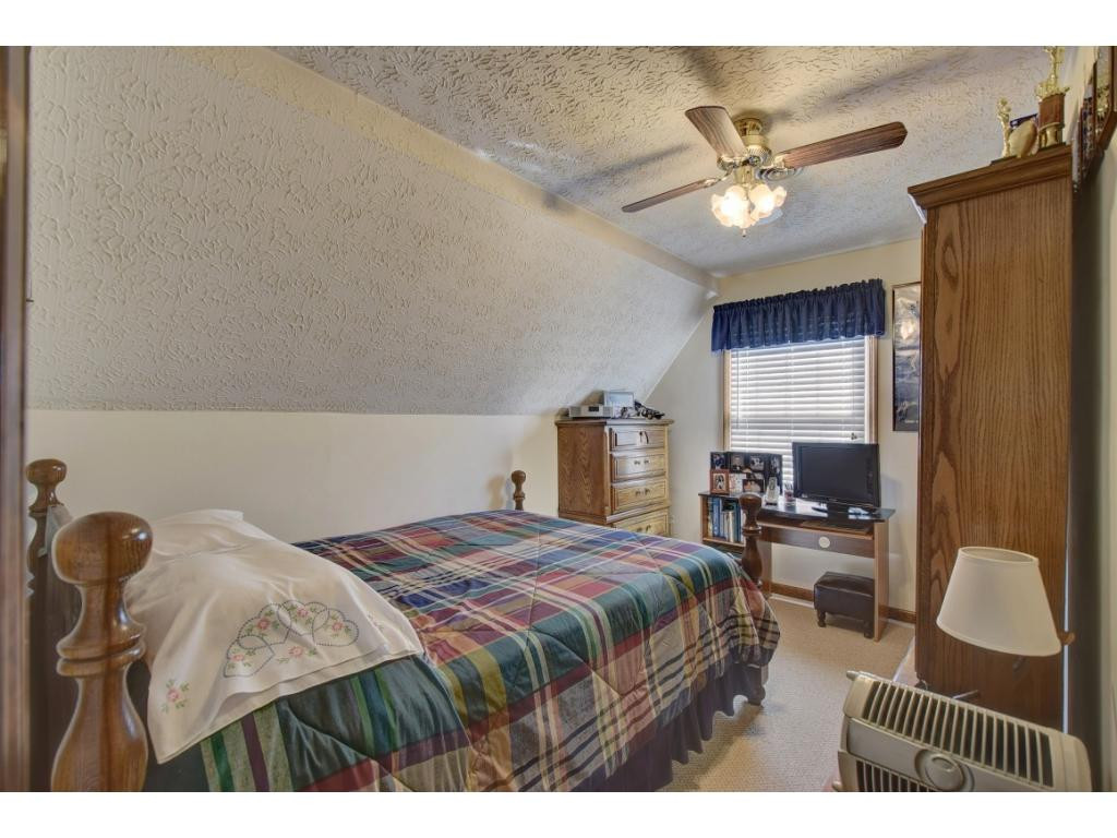3734 Purchase Ridge Road Duffield, VA 24244 - Photo 27 of 36 2nd Bedroom