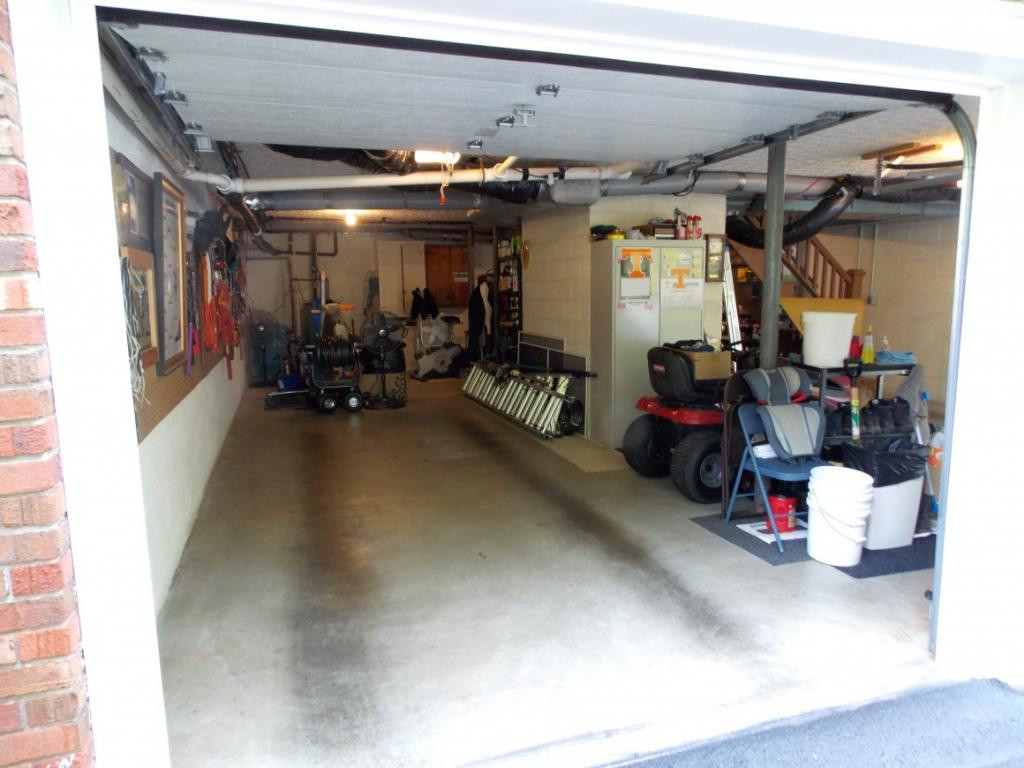 3734 Purchase Ridge Road Duffield, VA 24244 - Photo 33 of 36 Store Cars or Toys