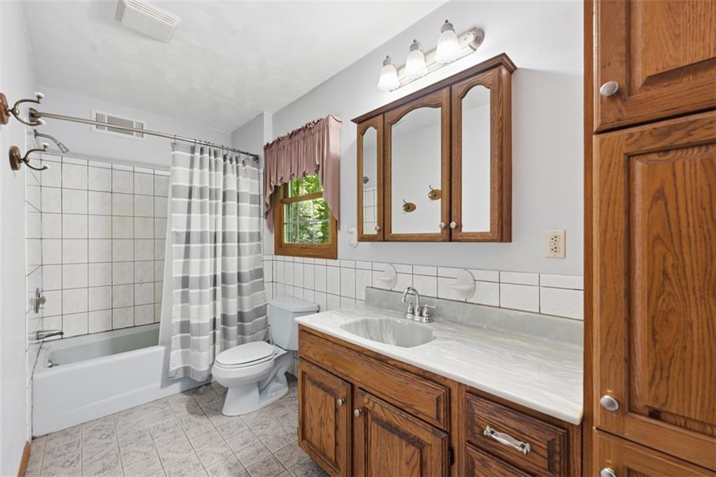 137 Spring Valley Road Valencia, PA 16059 - Photo 18 of 48