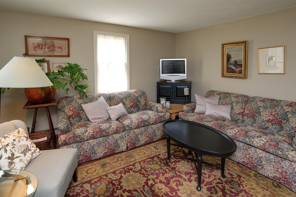 15 Robin Road Sandwich, MA 02563 - Photo 4 of 29 Gallery Image 4