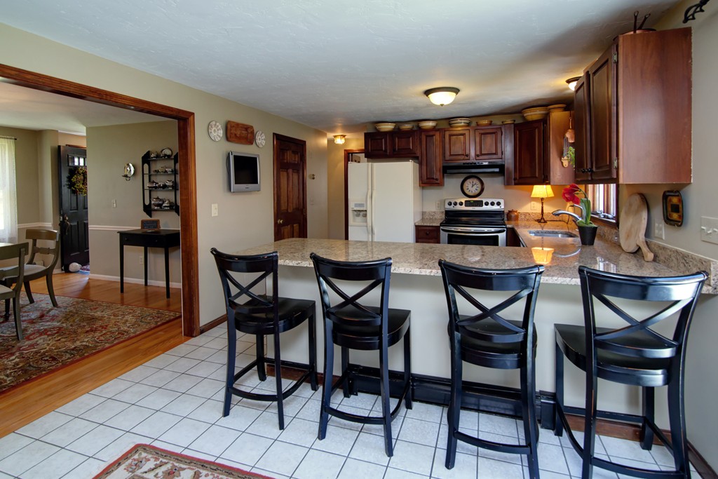 15 Robin Road Sandwich, MA 02563 - Photo 7 of 29 Gallery Image 7
