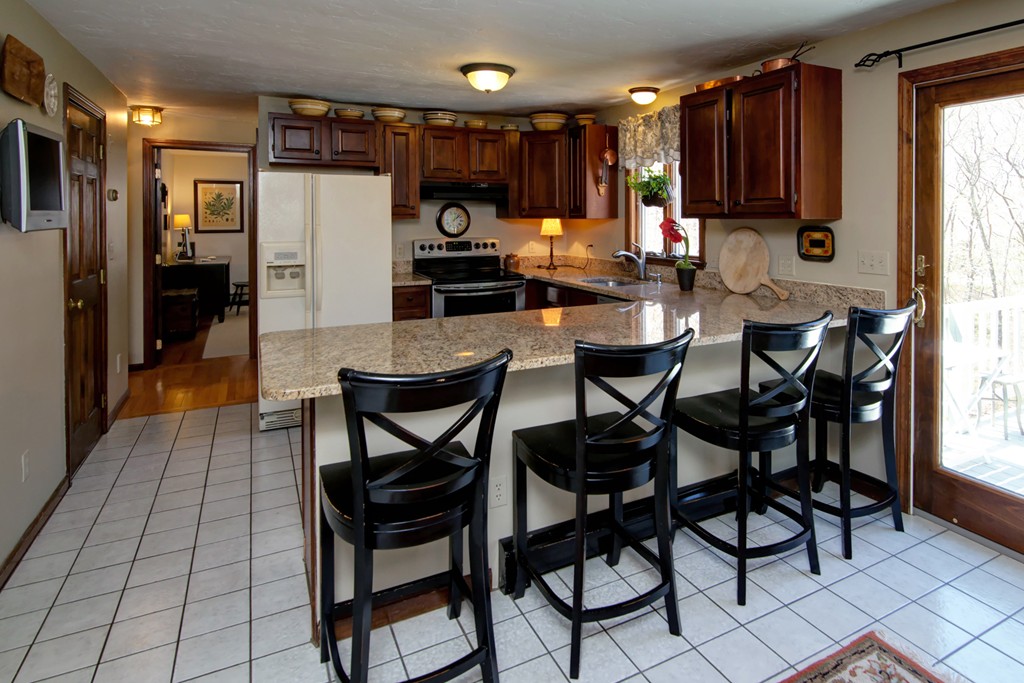15 Robin Road Sandwich, MA 02563 - Photo 8 of 29 Gallery Image 8