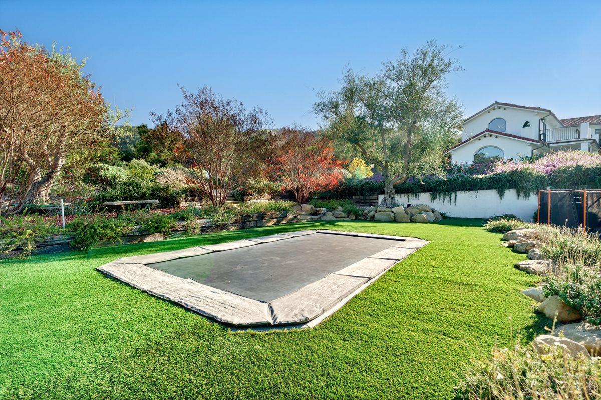 13202 Ojai Road Santa Paula, CA 93060 - Photo 45 of 50 a view of a basketball court