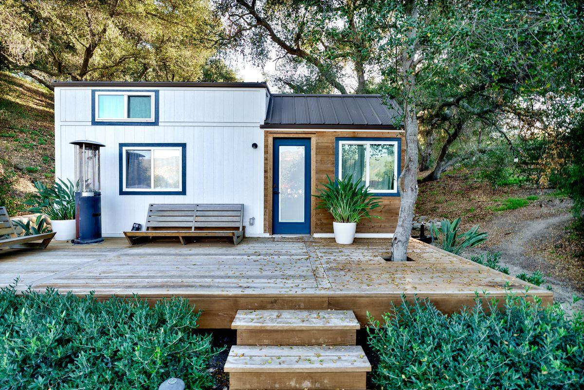 13202 Ojai Road Santa Paula, CA 93060 - Photo 49 of 50 a view of a house with a sink and garden
