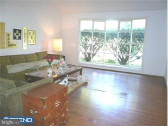 818 Pardee Lane Wyncote, PA 19095 - Photo 2 of 11 Living Room