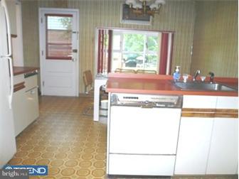 818 Pardee Lane Wyncote, PA 19095 - Photo 4 of 11 Kitchen