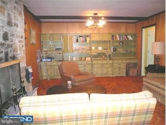 818 Pardee Lane Wyncote, PA 19095 - Photo 5 of 11 Family Room