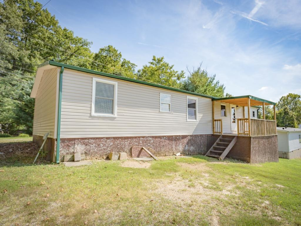 237 V I Ranch Road Bristol, TN 37620 - Photo 4 of 32 Photo 4