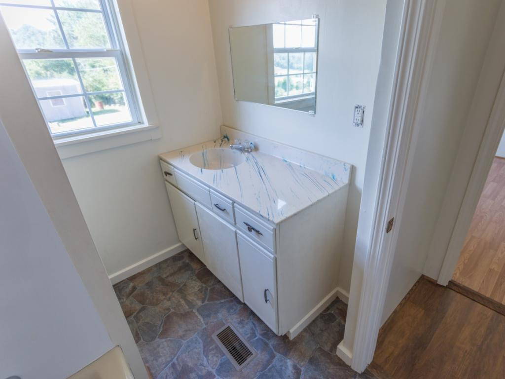 237 V I Ranch Road Bristol, TN 37620 - Photo 7 of 32 Photo 7