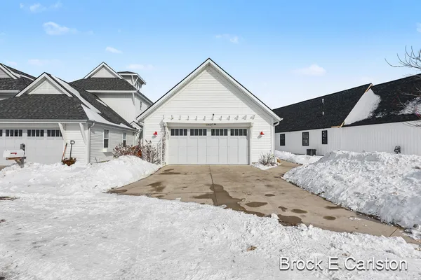 $749,900 | 946 Boardwalk Cove Drive, Muskegon, MI 49441