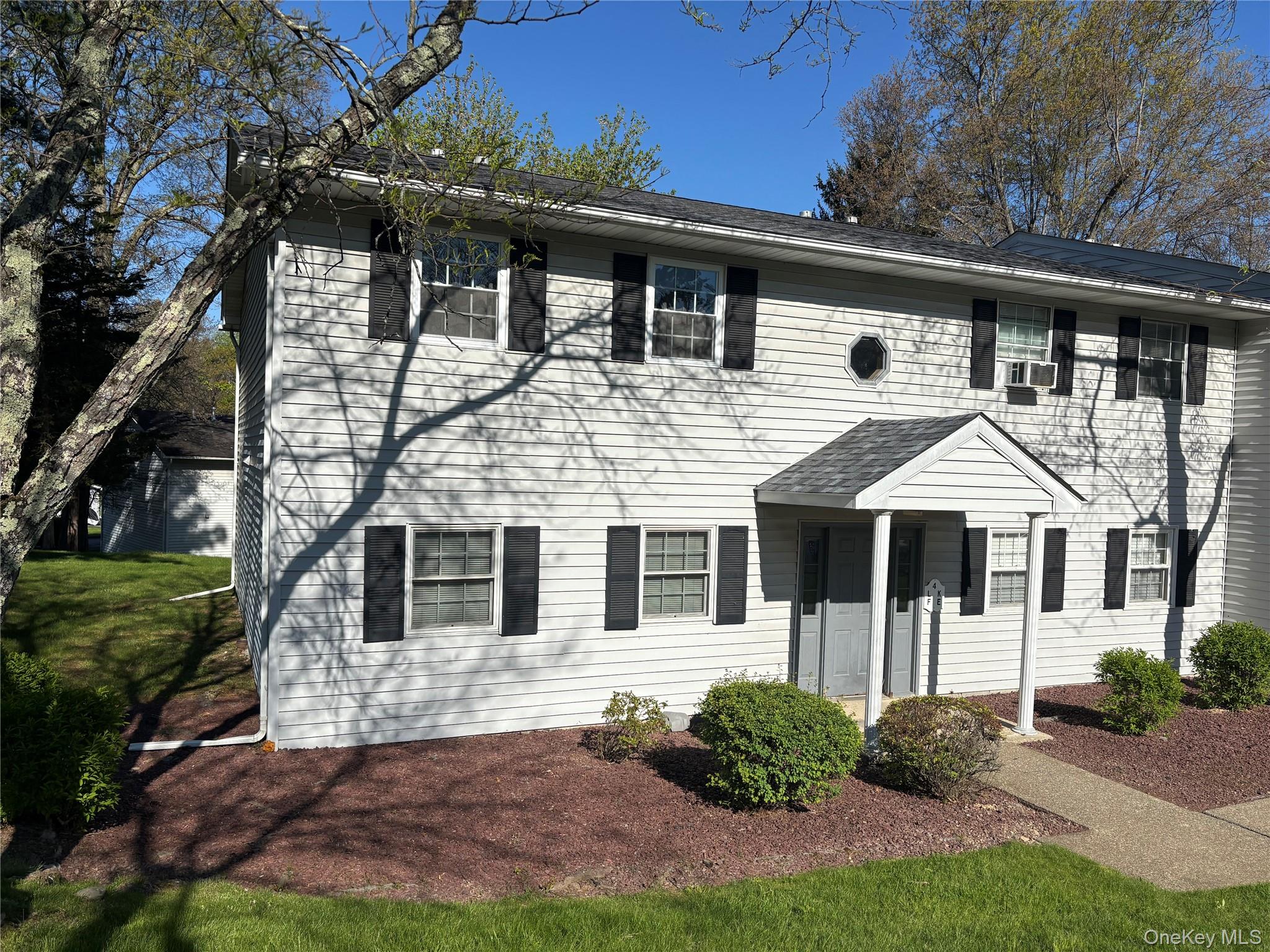 4 Locust Court, Unit F Fishkill, NY 12524 - Photo 2 of 15