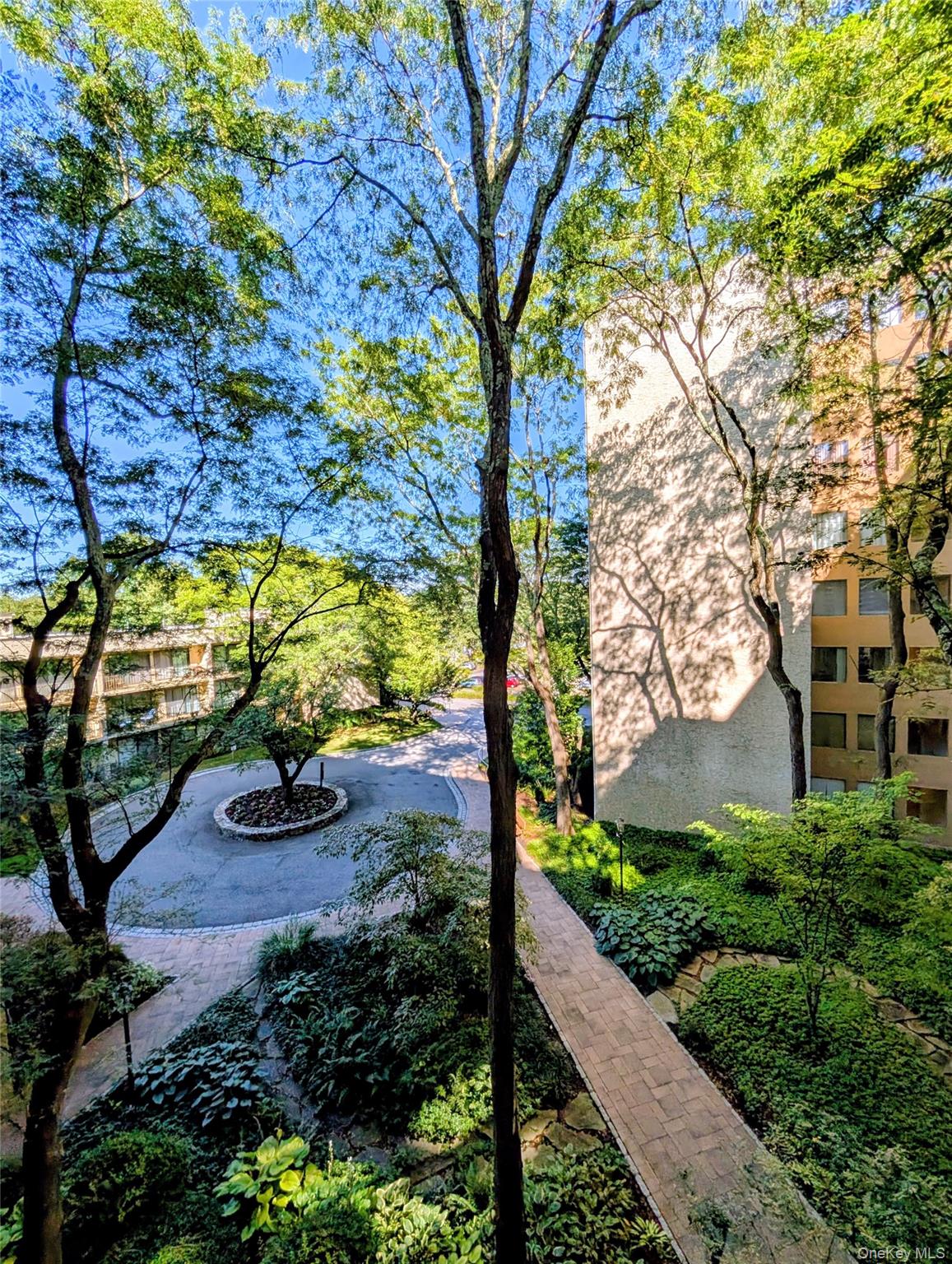 150 Overlook Avenue, Unit 4L Peekskill, NY 10566 - Photo 31 of 32 a view of a garden with plants