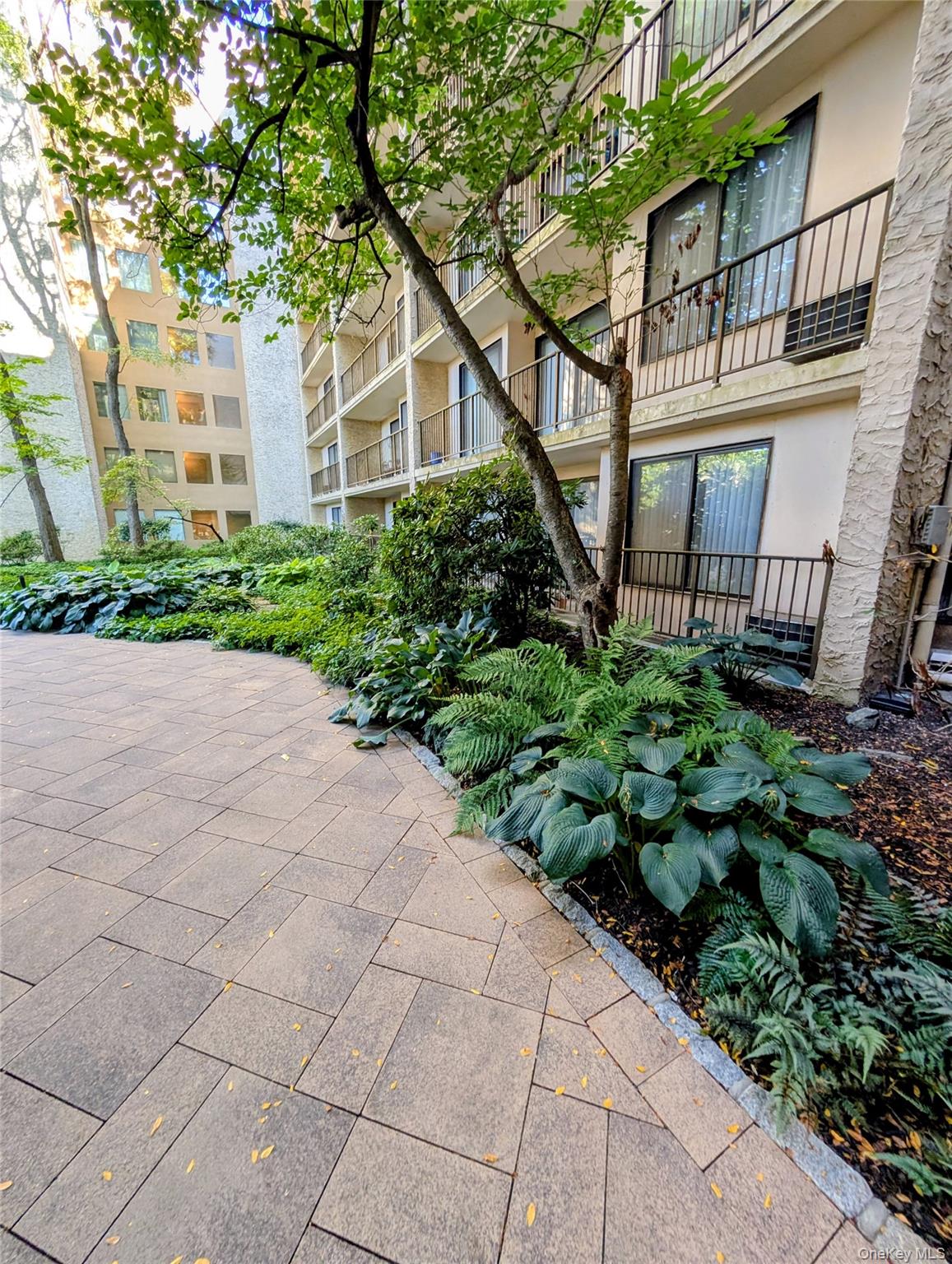 150 Overlook Avenue, Unit 4L Peekskill, NY 10566 - Photo 4 of 32 a front view of a house with garden