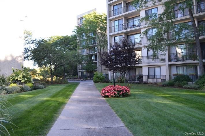 150 Overlook Avenue, Unit 4L Peekskill, NY 10566 - Photo 6 of 32 a front view of a building with garden
