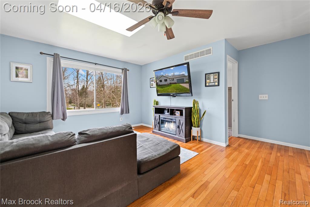 817 Mower Road Pinckney, MI 48169 - Photo 4 of 48 Gallery Image 4