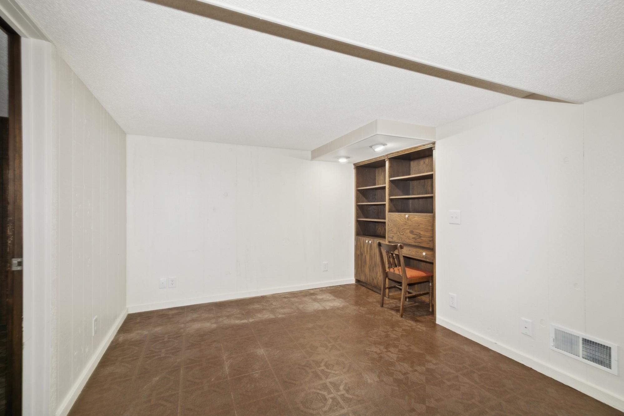 6906 Logan Avenue North Brooklyn Center, MN 55430 - Photo 19 of 31