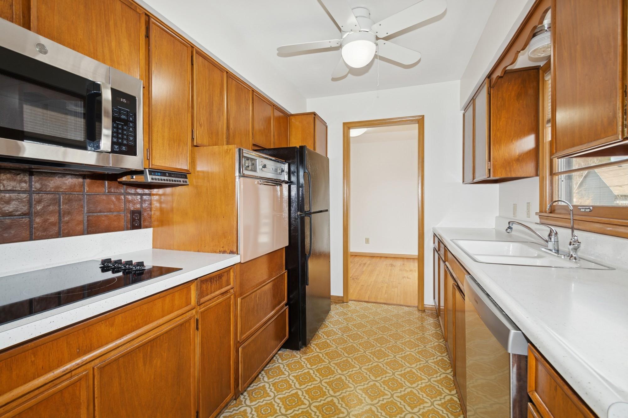 6906 Logan Avenue North Brooklyn Center, MN 55430 - Photo 7 of 31