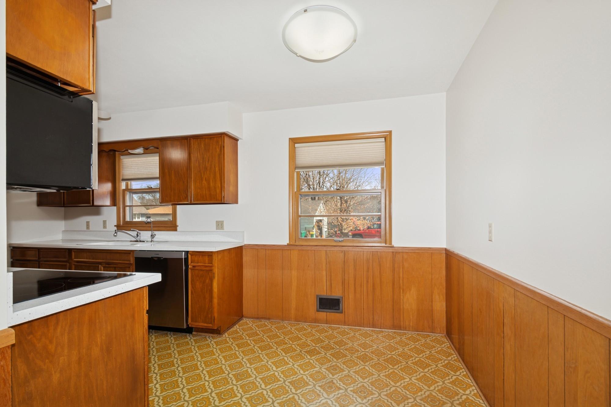 6906 Logan Avenue North Brooklyn Center, MN 55430 - Photo 9 of 31