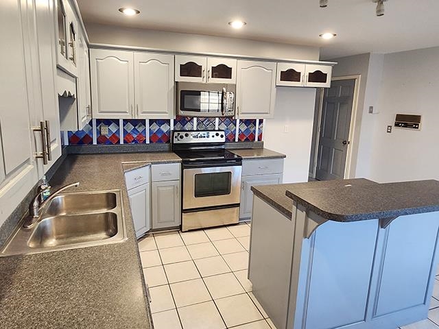 2040 Ridgeway Road Memphis, TN 38119 - Photo 11 of 35 a kitchen with stainless steel appliances granite countertop a sink stove and refrigerator